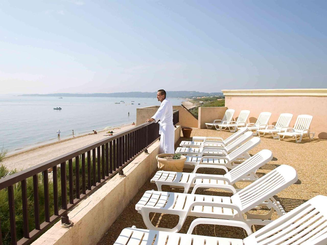 Ibis Thalassa Hyeres Plage Buitenkant foto
