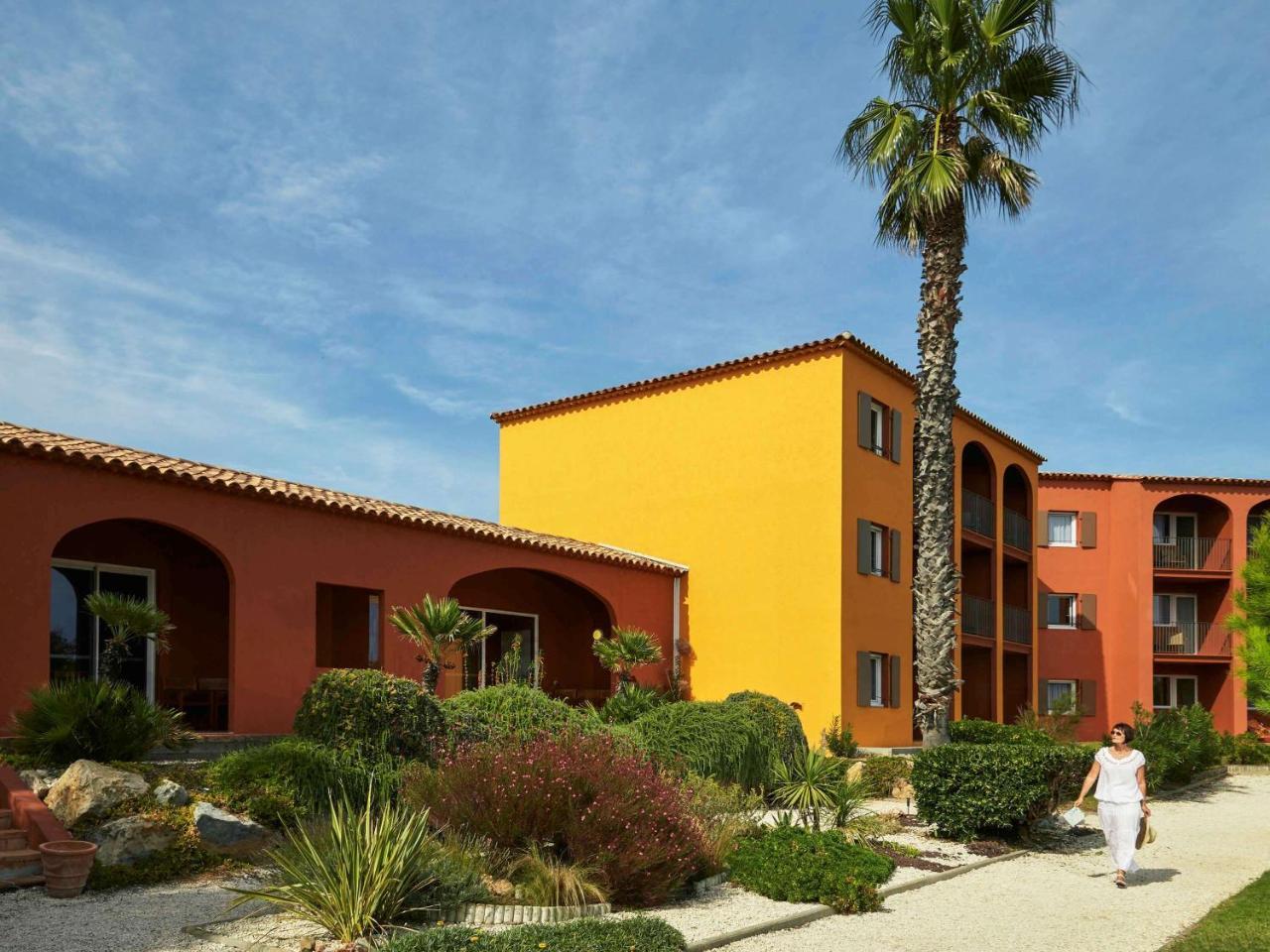 Ibis Thalassa Hyeres Plage Buitenkant foto