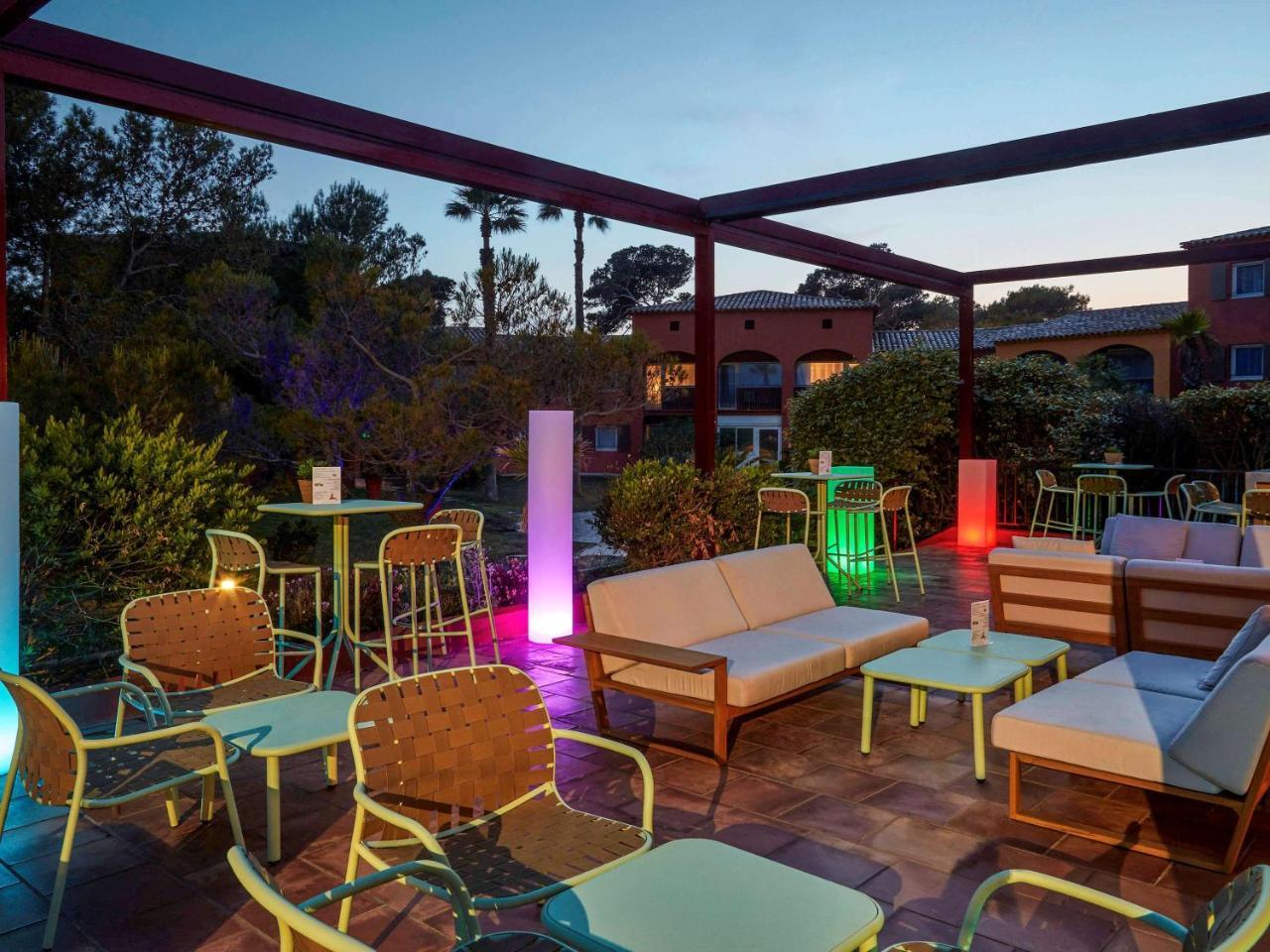 Ibis Thalassa Hyeres Plage Buitenkant foto